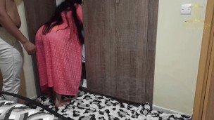 فيلم عربي اباحي قصير، دقيت الباب على خالتي في الشومبر تعطيني حوايجي I Fucked my Aunt in her room