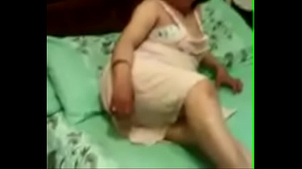 Egyptian MILF and her husband having a good sex