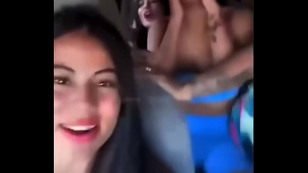 Latinas public flashing